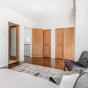 Cedar Hill Sunlit - Bright Spacious & Modern Victoria