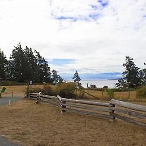 Next To Olympic View Golf Course 2 Bedroom Private Apartment